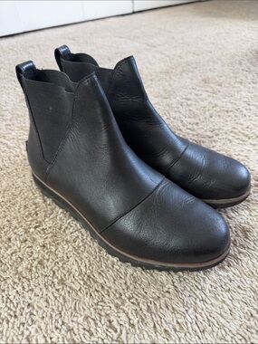 Sorel Black Leather Chelsea Ankle Boots